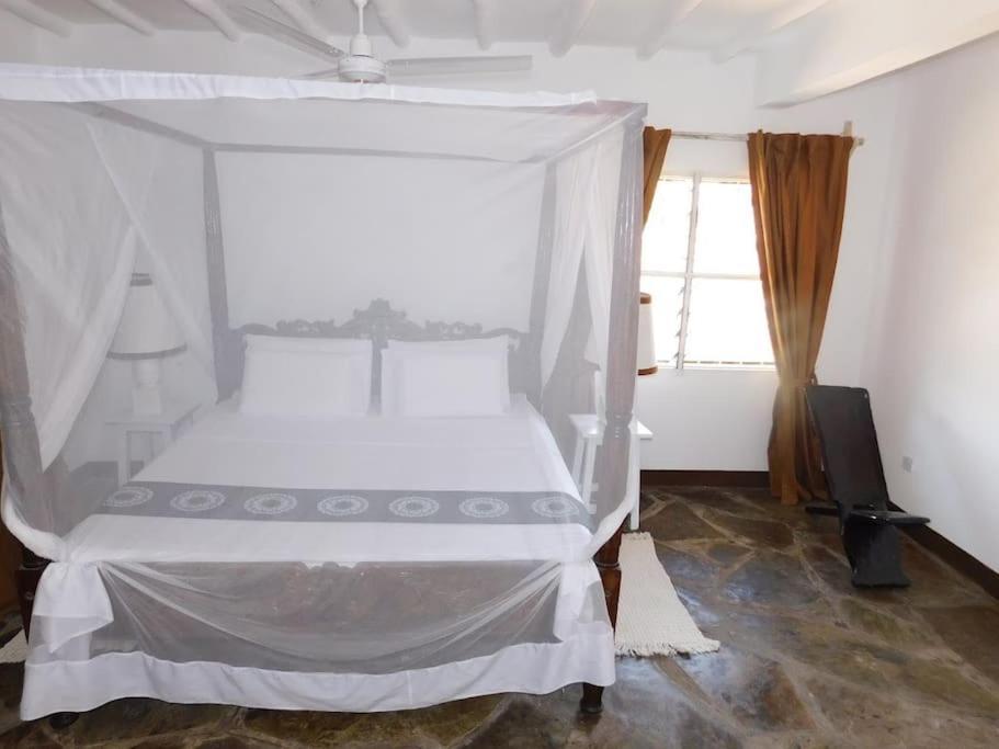 Holiday Home In Malindi Mambrui エクステリア 写真